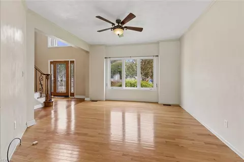 Living - 803 Gresham Way, Chesapeake, VA 23323 photo 6 of 7