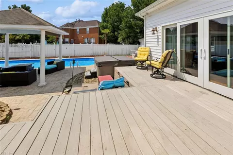 Exterior - 803 Gresham Way, Chesapeake, VA 23323 photo 4 of 15