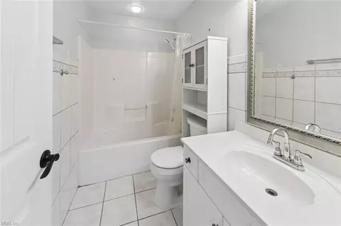 Bath - 803 Gresham Way, Chesapeake, VA 23323 photo 4 of 4