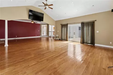 Living - 803 Gresham Way, Chesapeake, VA 23323 photo 3 of 7