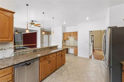 Kitchen - 803 Gresham Way, Chesapeake, VA 23323 photo 4 of 5