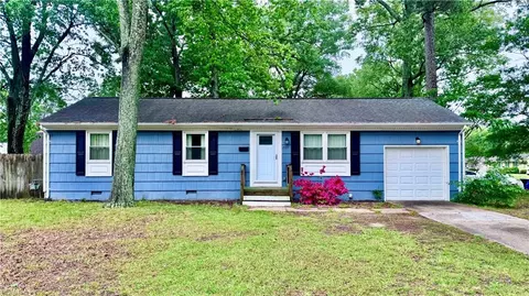 207 Robinson Dr, Newport News, VA 23601