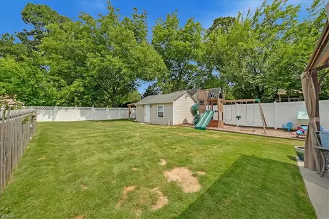 Exterior - 4203 Chesapeake Ave, Hampton, VA 23669 photo 11 of 15