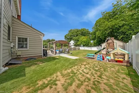 Exterior - 4203 Chesapeake Ave, Hampton, VA 23669 photo 7 of 15