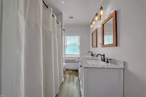 Bath - 4203 Chesapeake Ave, Hampton, VA 23669 photo 3 of 4