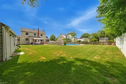 Exterior - 4203 Chesapeake Ave, Hampton, VA 23669 photo 13 of 15