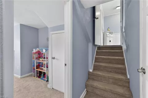 Entry Way - 32 Lancaster Ter, Hampton, VA 23666 photo 2 of 2
