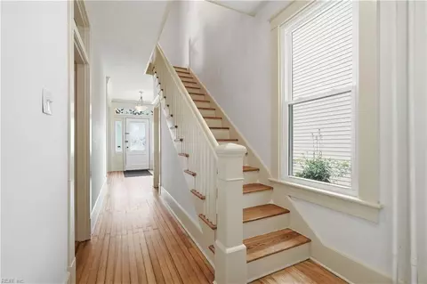 Entry Way - 416 Lee St, Hampton, VA 23669 photo 5 of 7
