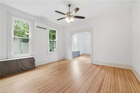 Living - 416 Lee St, Hampton, VA 23669 photo 5 of 5