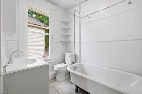 Bath - 416 Lee St, Hampton, VA 23669 photo 1 of 1
