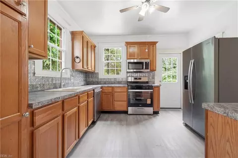 Kitchen - 416 Lee St, Hampton, VA 23669 photo 3 of 3