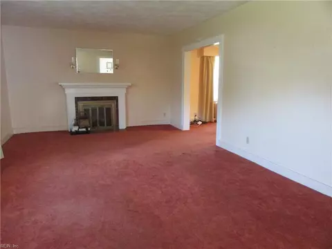 Living - 230 Hampton Roads Ave, Hampton, VA 23661 photo 1 of 3