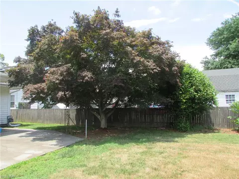 Exterior - 230 Hampton Roads Ave, Hampton, VA 23661 photo 2 of 3