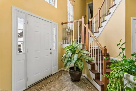 Entry Way - 828 Sheffield St, Hampton, VA 23666 photo 2 of 4