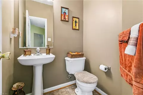 Bath - 828 Sheffield St, Hampton, VA 23666 photo 1 of 1
