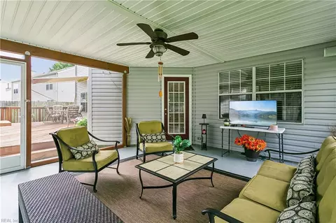 Exterior - 828 Sheffield St, Hampton, VA 23666 photo 3 of 12