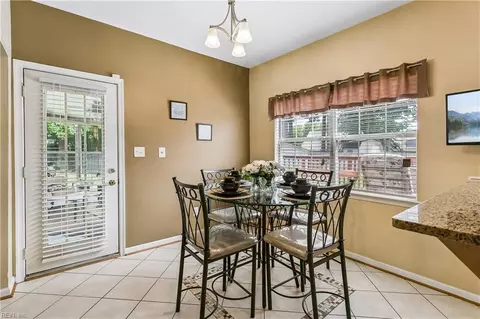 Dining - 828 Sheffield St, Hampton, VA 23666 photo 4 of 4