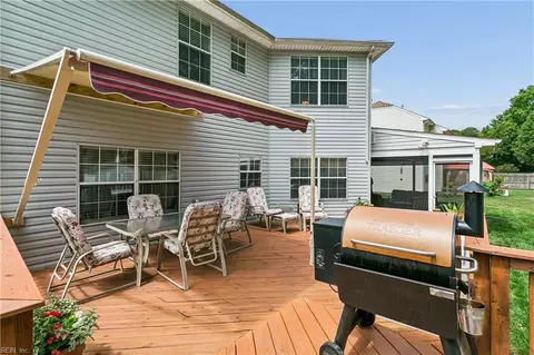 Exterior - 828 Sheffield St, Hampton, VA 23666 photo 9 of 12