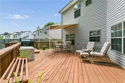 Exterior - 828 Sheffield St, Hampton, VA 23666 photo 6 of 12