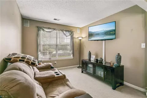 Living - 828 Sheffield St, Hampton, VA 23666 photo 1 of 1