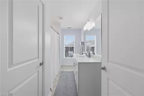 Entry Way - 508 Esterview Ln, Chesapeake, VA 23322 photo 8 of 8