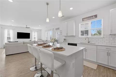 Kitchen - 508 Esterview Ln, Chesapeake, VA 23322 photo 2 of 3