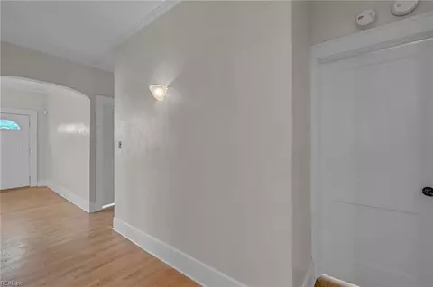 Entry Way - 1607 E Ocean View Ave, Norfolk, VA 23503 photo 3 of 7