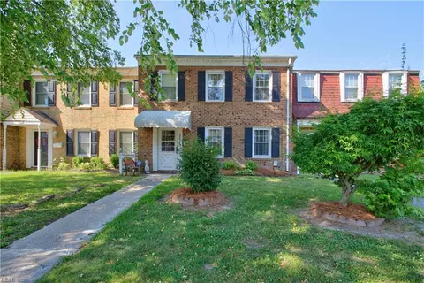 5207 Clover Hill Dr, Portsmouth, VA 23703