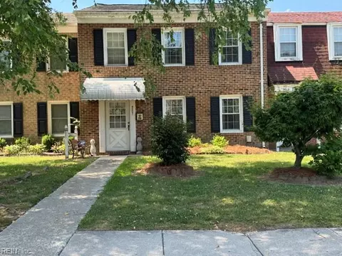 5207 Clover Hill Dr, Portsmouth, VA 23703