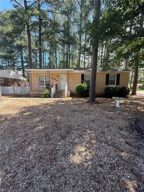 223 Thomas St, Franklin, VA 23851