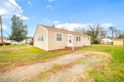 616 Downing St, Hampton, VA 23661