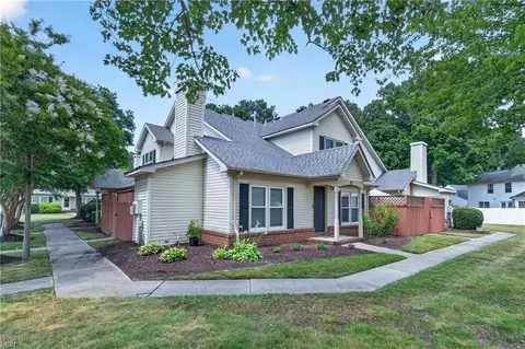 30 Hollis Wood Dr, Hampton, VA 23666