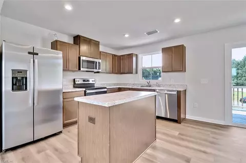 98 Clara Ct, Suffolk, VA 23434