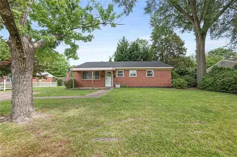4122 Shawnee Rd, Chesapeake, VA 23325