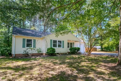 6464 Meadow Dr, Gloucester, VA 23061