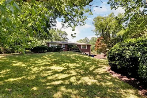 18 Owens Rd, Newport News, VA 23602