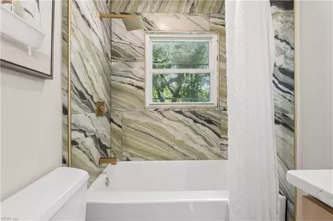 Bath - 807 Morris St, Hampton, VA 23663 photo 6 of 10