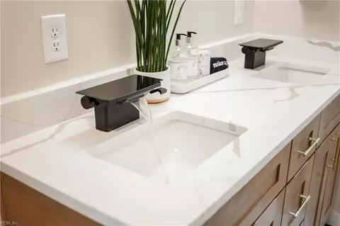 Bath - 807 Morris St, Hampton, VA 23663 photo 2 of 10