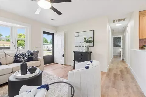 Entry Way - 807 Morris St, Hampton, VA 23663 photo 1 of 2