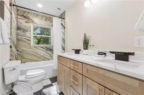 Bath - 807 Morris St, Hampton, VA 23663 photo 1 of 10