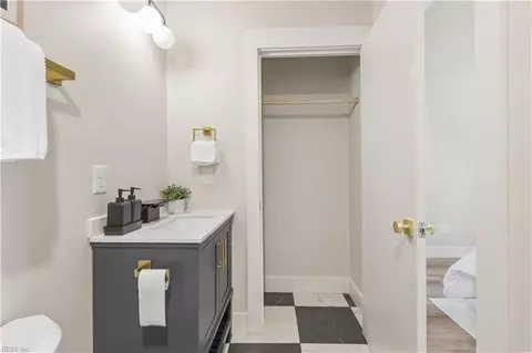 Bath - 807 Morris St, Hampton, VA 23663 photo 10 of 10