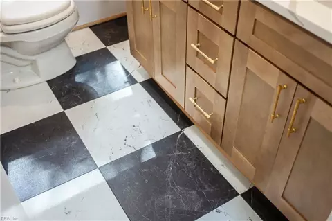 Bath - 807 Morris St, Hampton, VA 23663 photo 3 of 10