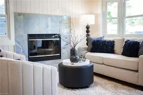 Living - 807 Morris St, Hampton, VA 23663 photo 3 of 4