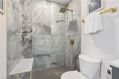 Bath - 807 Morris St, Hampton, VA 23663 photo 8 of 10