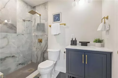 Bath - 807 Morris St, Hampton, VA 23663 photo 7 of 10