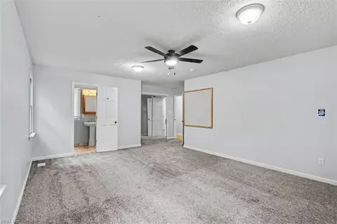 Bedroom - 8172 Manor Dr, Gloucester, VA 23061 photo 4 of 9