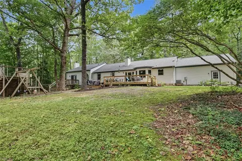 Exterior - 8172 Manor Dr, Gloucester, VA 23061 photo 6 of 11