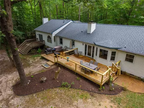 Exterior - 8172 Manor Dr, Gloucester, VA 23061 photo 10 of 11