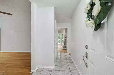 Entry Way - 8172 Manor Dr, Gloucester, VA 23061 photo 1 of 2