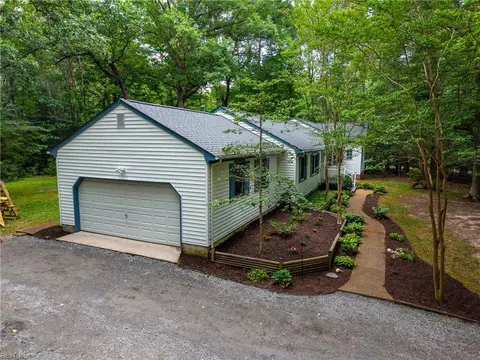 Exterior - 8172 Manor Dr, Gloucester, VA 23061 photo 2 of 11